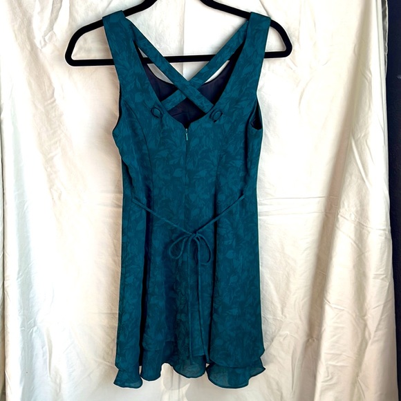 CDC Sleeveless Tiered Dress Size 2P - Picture 2 of 4
